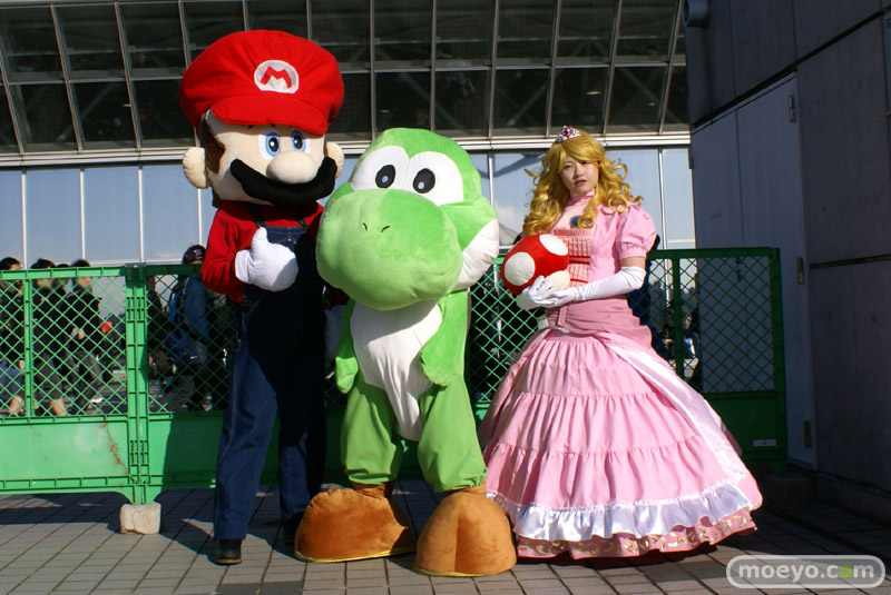 Illustration for article titled More Cosplayers To Poke Your Eyes Out